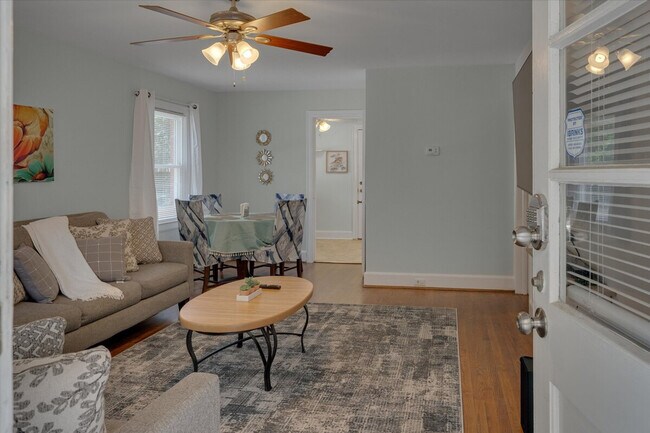 Building Photo - 1001 Watts St