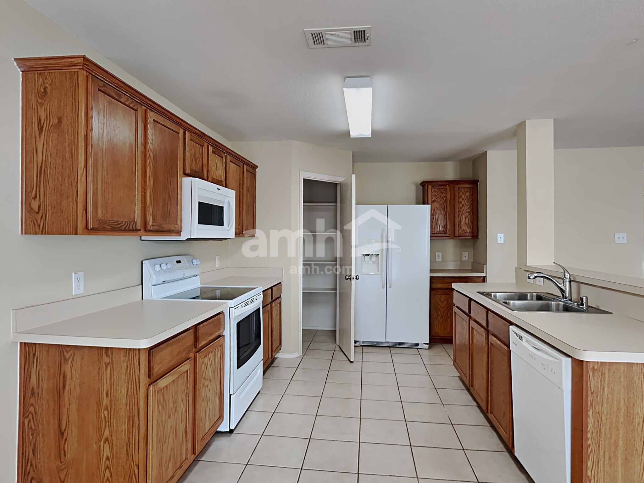 Building Photo - 7232 Lindentree Ln