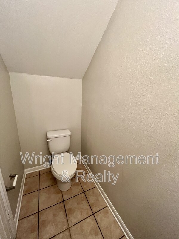 Building Photo - 8202 Downpatrick Ct