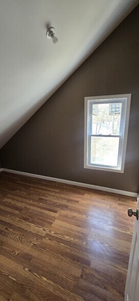 Building Photo - 69 Ashwood Ave