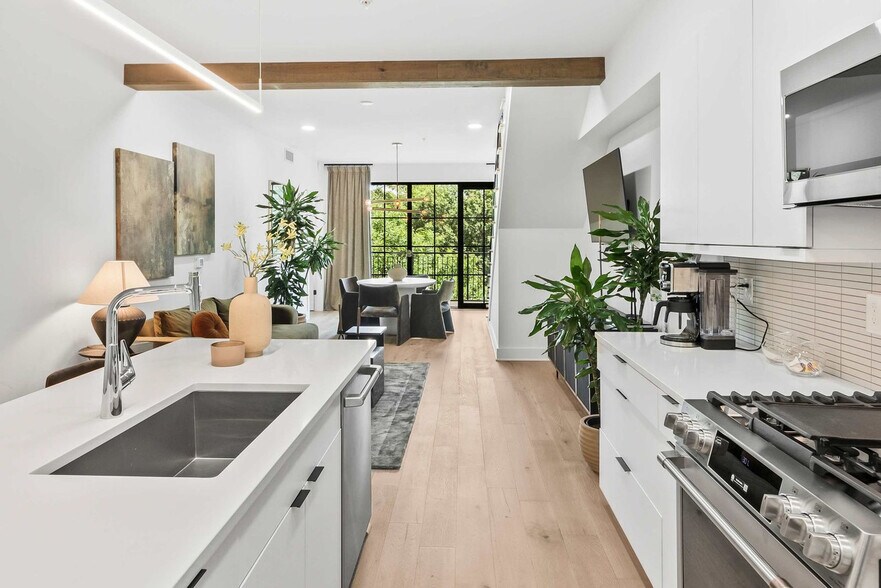 Building Photo - 346 Peters St SW