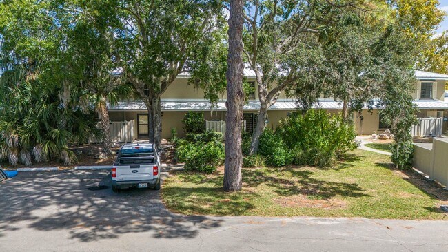 Building Photo - 11316 W Bayshore Dr