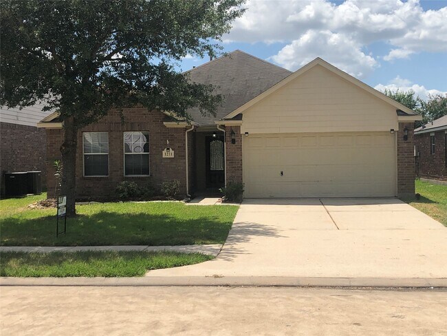 Primary Photo - 1211 Colonial Manor Dr