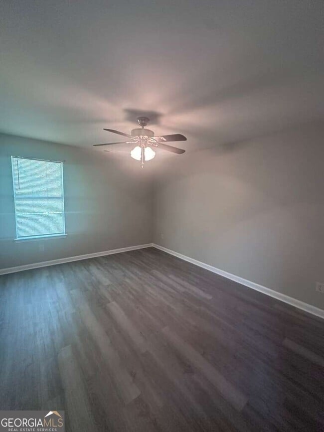 Building Photo - 400 Stonehaven Cir