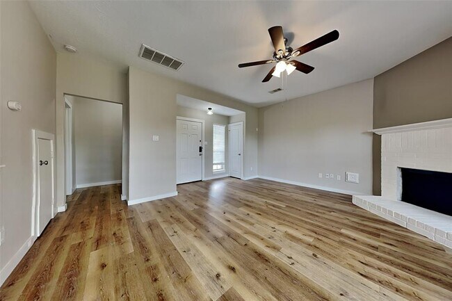 Building Photo - 7447 River Pines Dr
