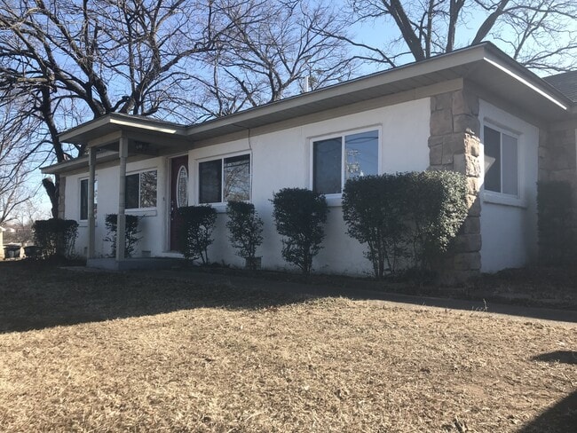 Building Photo - 223 E Independence St