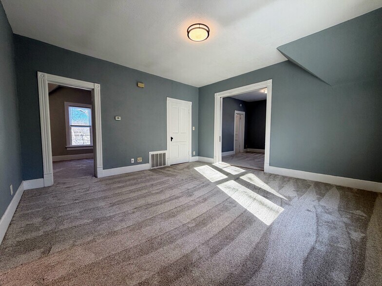 Building Photo - 213 S Webster St