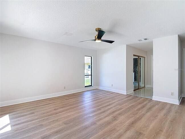Building Photo - 4072 Belmoor Dr