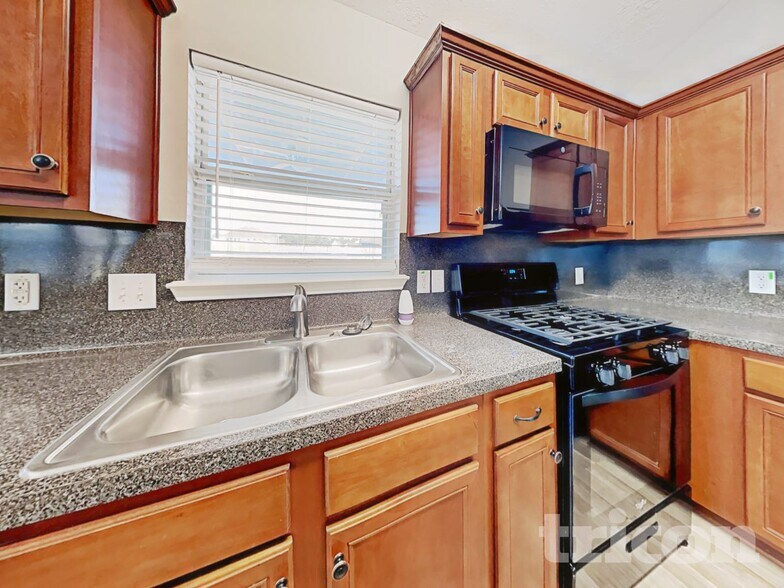 Building Photo - 315 Annatto Ln