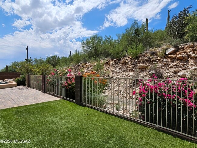 Building Photo - 4389 N Sunset Cliff Dr