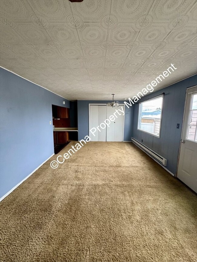 Building Photo - Pet friendly 2 bedroom house with a large lawn!