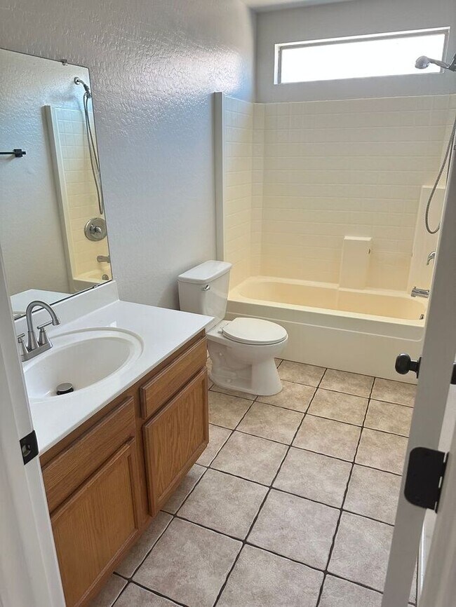 Building Photo - Home is located in Parkwood Ranch