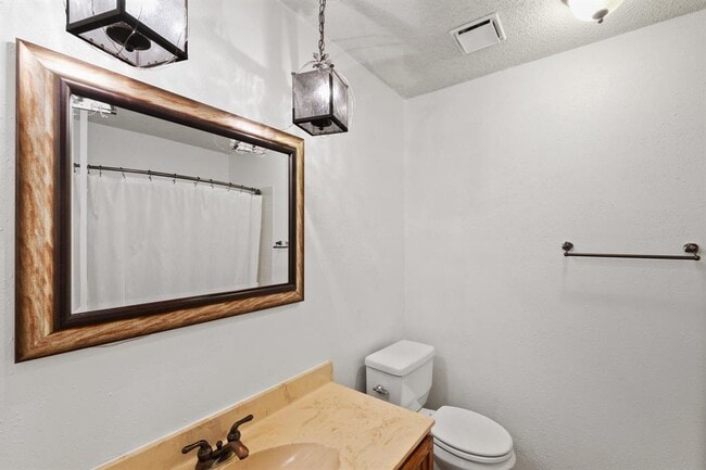 Building Photo - 9826 Briar Ridge Dr