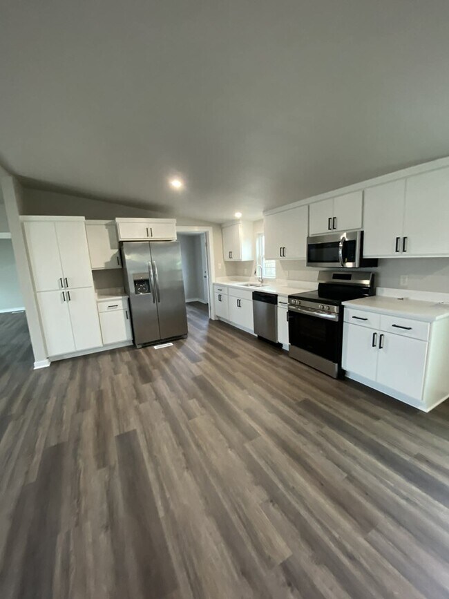 Building Photo - 151 Sherwood Dr