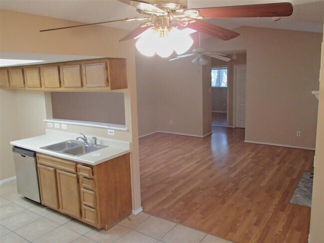 Building Photo - 617 Luther Dr