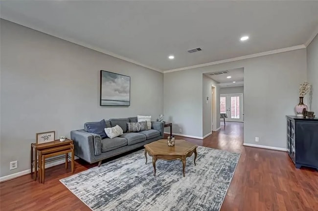 Building Photo - Experience comfort and elegance - 2BD/2.5BA house for rent!