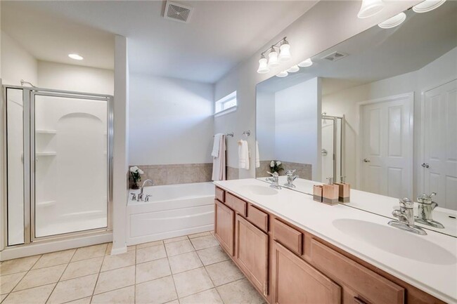 Building Photo - 772 Kingfisher Ln