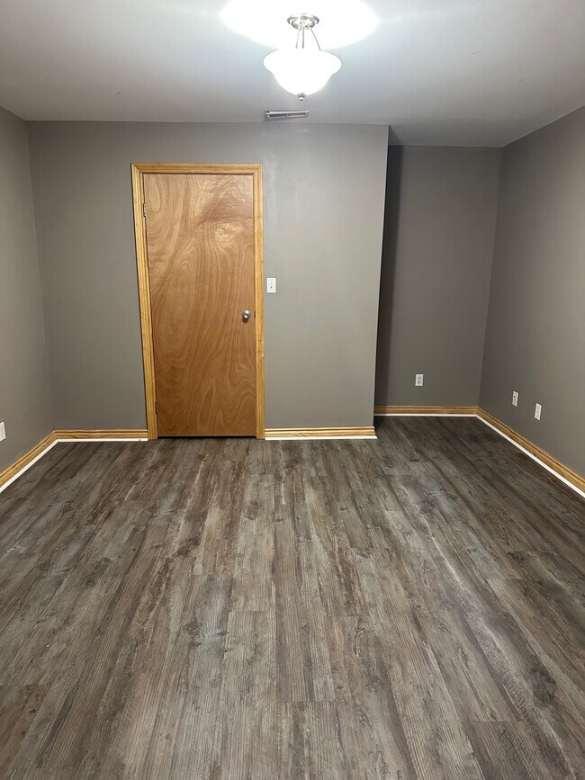 Building Photo - 1323 Winchester Ave