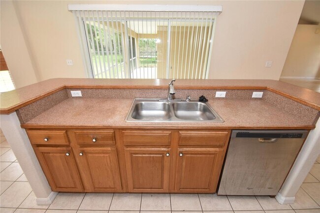 Building Photo - 11 Zenith Ct