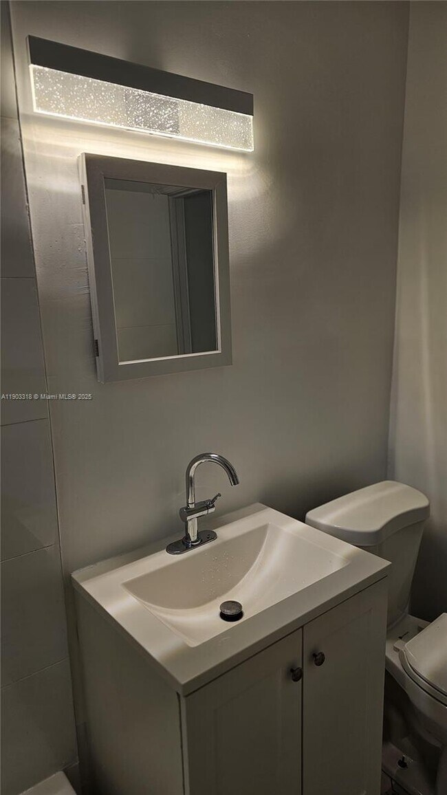 Building Photo - 1004 NW 3rd Ave