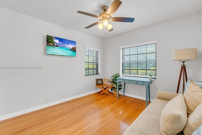 Building Photo - 364 Navarre Dr