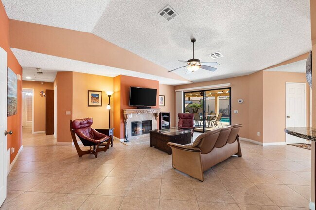 Building Photo - 53720 Avenida Carranza