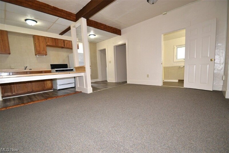 Building Photo - 450 Allyn St