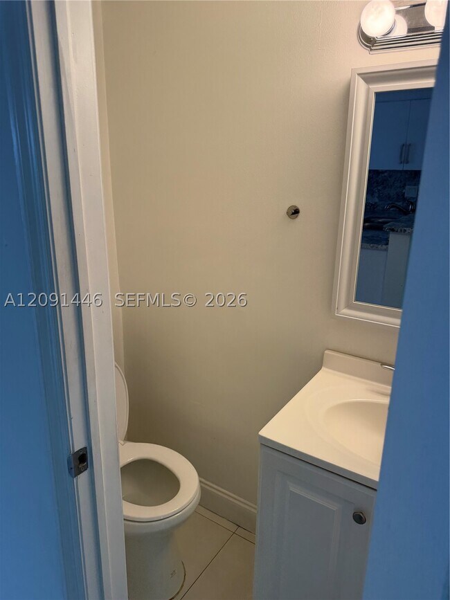 Building Photo - 4008 W 9th Ct