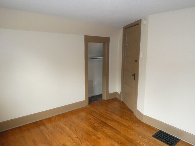 Building Photo - 2 Bedroom House Downtown