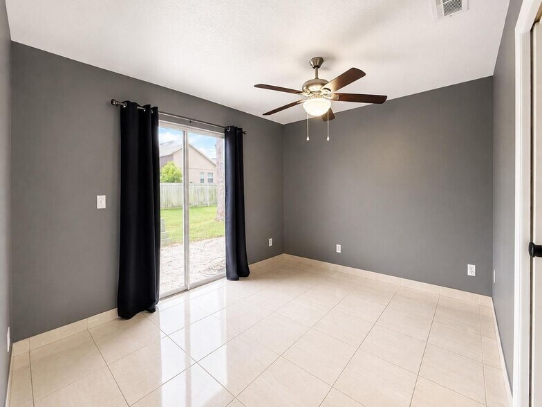 Building Photo - 43 Las Palmas Way