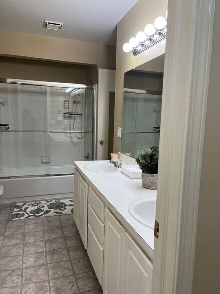 Building Photo - 1522  STREAMWOOD, 20