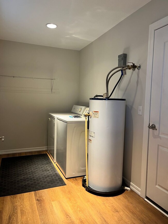 Building Photo - 3 Bedroom 2 Bathroom home