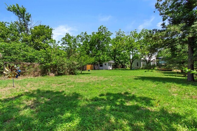 Building Photo - 308 S Ave A