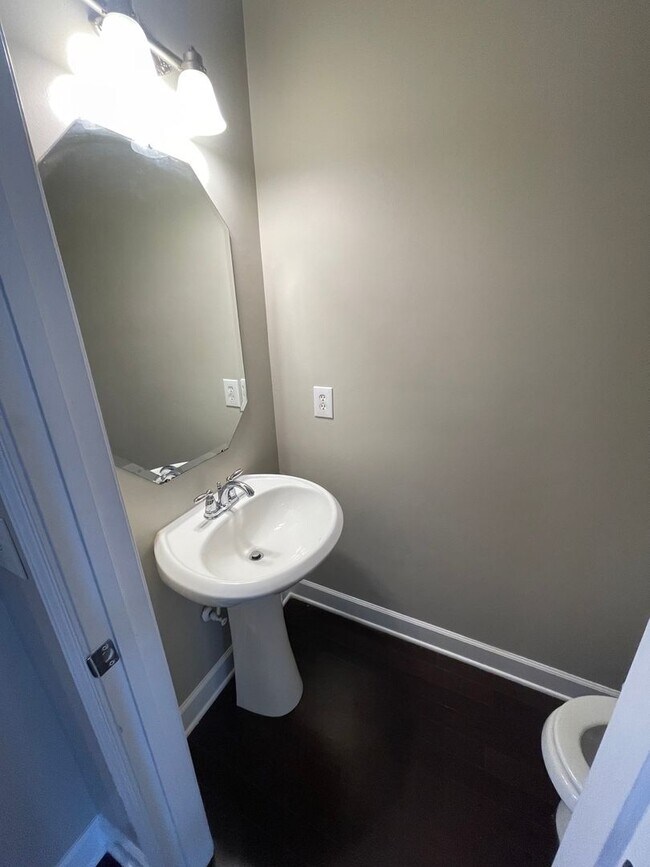 Building Photo - Lenox Village!