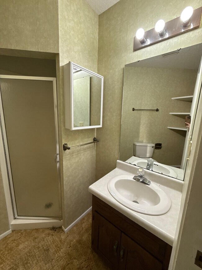 Building Photo - BM- 406