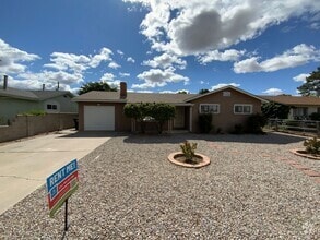 Building Photo - 3 Bedroom Single Story Home Available Near...