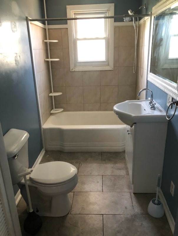 Building Photo - 220 W Riverside Dr