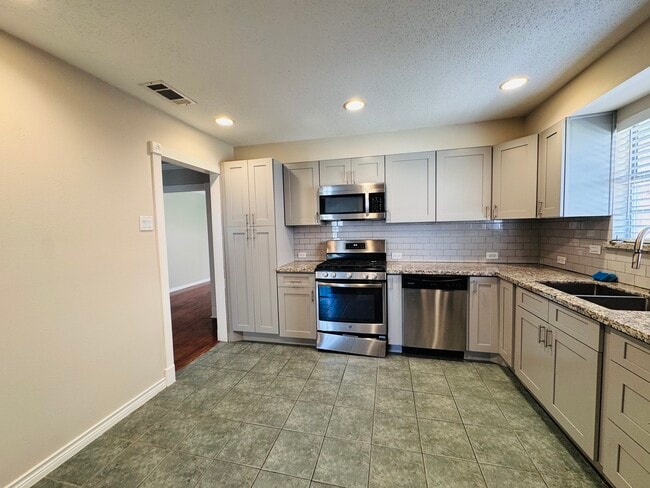 Building Photo - 3306 Elmridge St