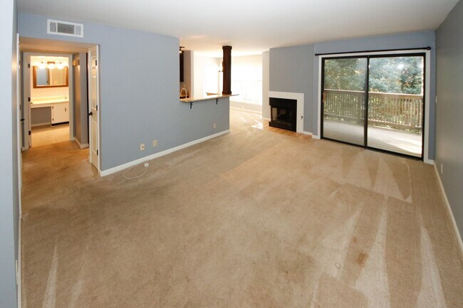 Building Photo - Secluded Community Near The Perimeter Mall