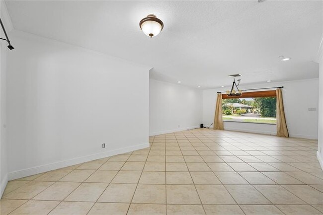 Building Photo - 1120 E Tropical Way