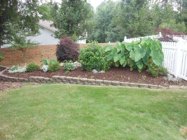 Building Photo - 2310 Applegate Ln