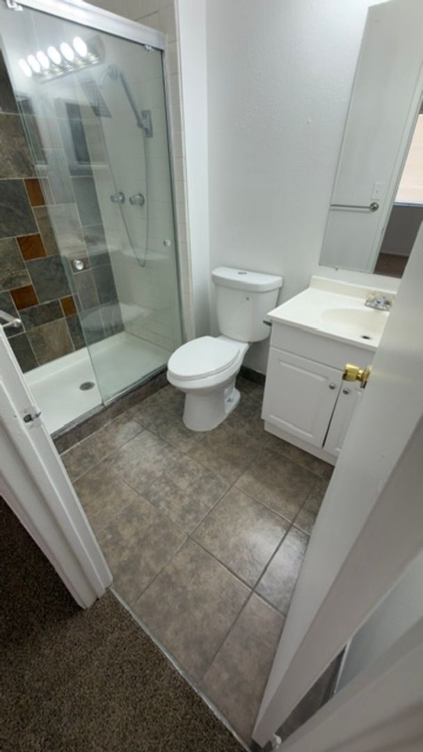 Building Photo - 4295 Sunnyview Ct