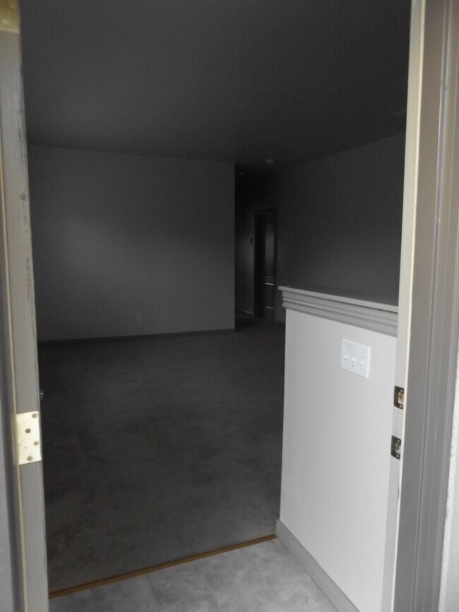 Building Photo - Spacious 3 Bedroom, 2 Bathroom Duplex with Two Car Garage and Fenced Yard!