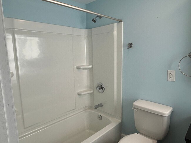 Building Photo - 2 Bed, 2.5 Bath – Second-Story Laundry & Walkable Park Location