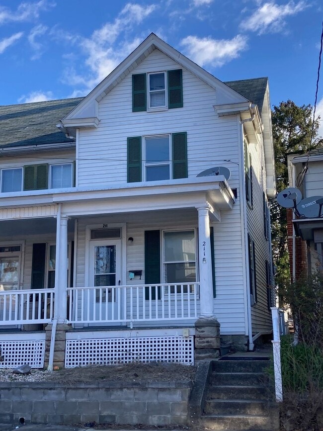 Building Photo - Two Story half-duplex in Waynesboro - $950/mo