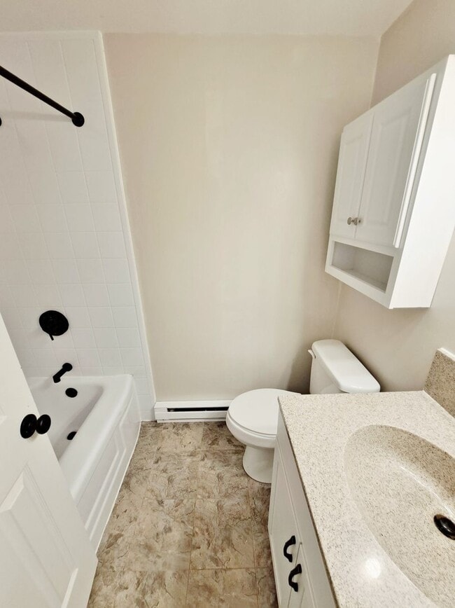 Building Photo - 3 Bed / 1-1/5 Bath Single Family Home w/Attached 2-Car Garage