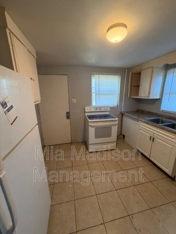 Building Photo - 1017 Wexler St