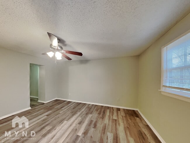 Building Photo - 1687 Coronet Dr
