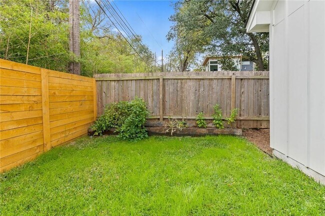 Building Photo - 3321 Hemlock Ave