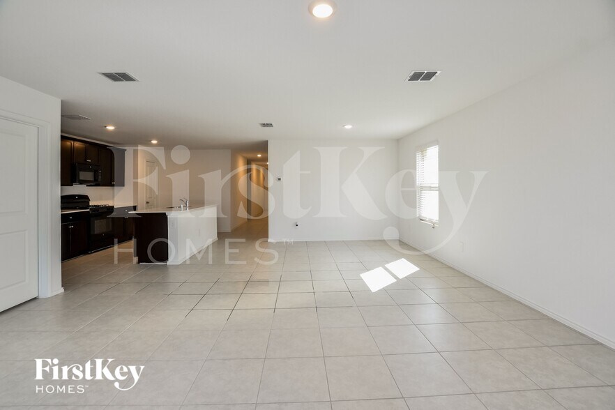 Building Photo - 1069 Crestview Dr